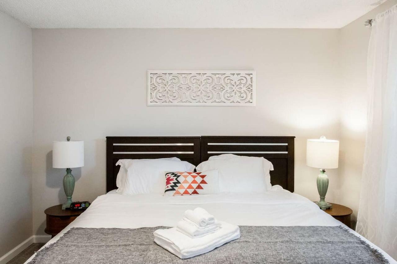 Modern + Cozy Townhome - Minutes To Avalon W/King RoswellRoswell  Kültér fotó